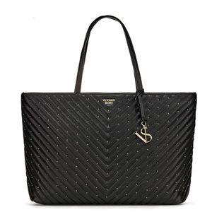 SOLD!! NWT Victoria’s Secret studded V-Quilt everything tote
